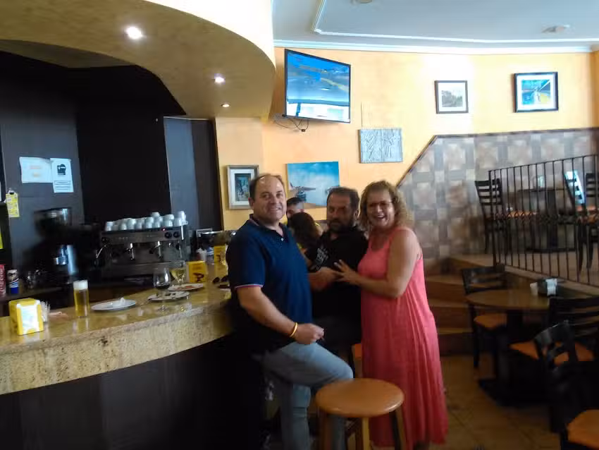 El Pilar Bar Cafeteria