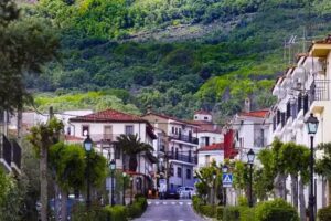 El Redoble, bar-restaurante y pensi&oacute;n.