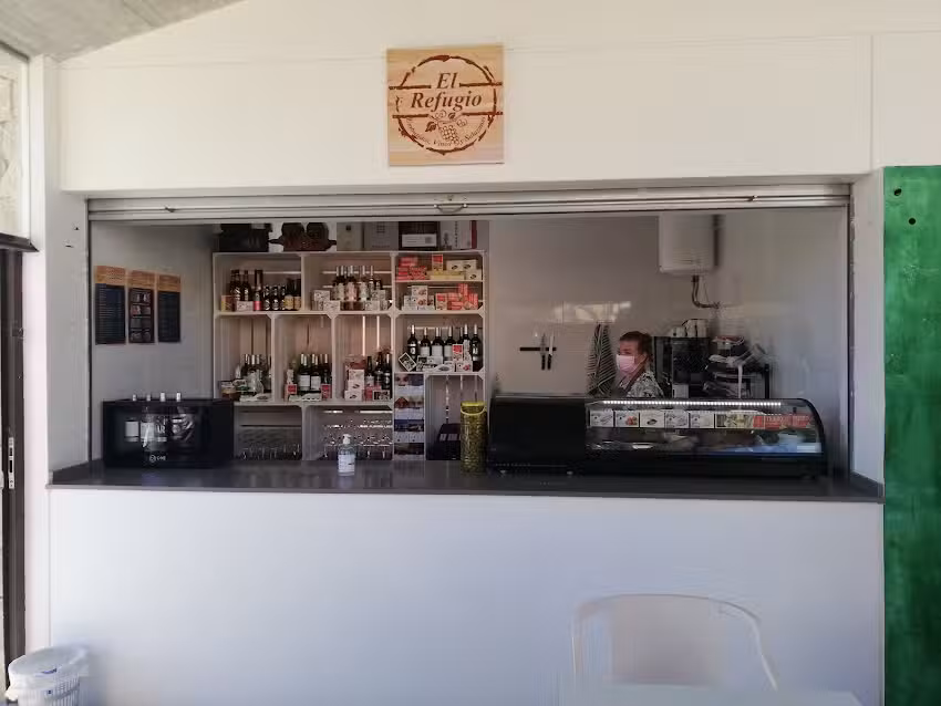 El Refugio. Tienda &ndash; Bar