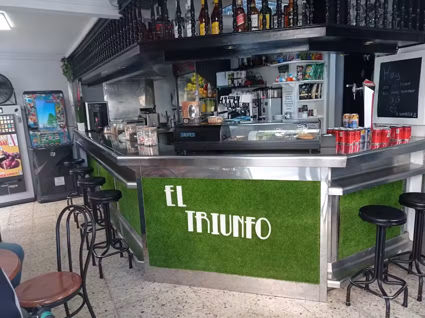 El Triunfo Caf&eacute; Bar