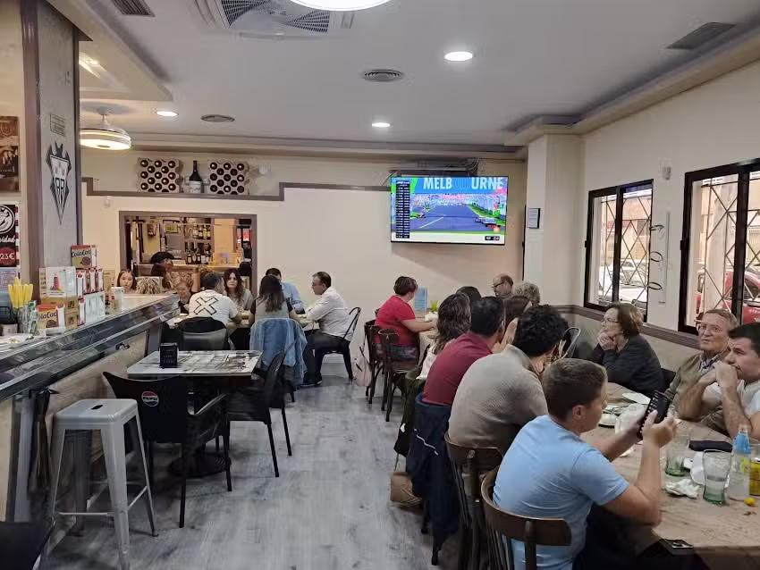 El V Faustino Taper&iacute;a cafeter&iacute;a.