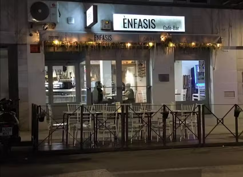 &Egrave;NFAsIS Caf&eacute; -Bar