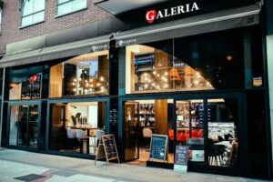 Entre SANTOS y VINOS