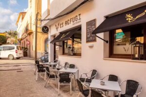 es refugi &middot; foc, copa i taula