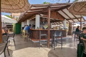 Es Xiringuito Figueretas &ndash; Cocktails & Burgers