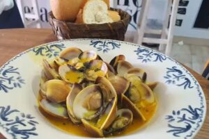 Esta y otras 3 más (Bar Terraza)