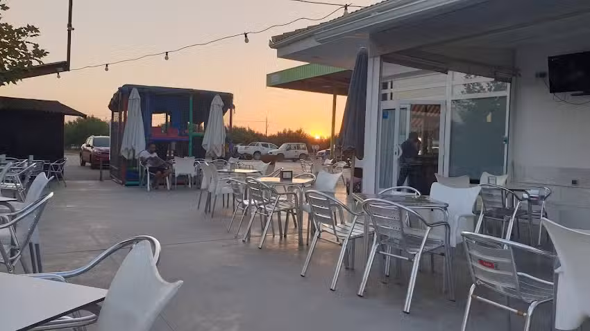 Estacion de Servicio &laquo;Celia&raquo; & Bar Avalon