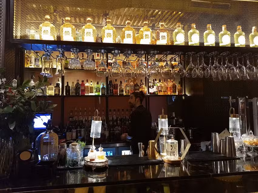 Far&aacute;ndula Fearless Cocktail Bar &ndash; Madrid