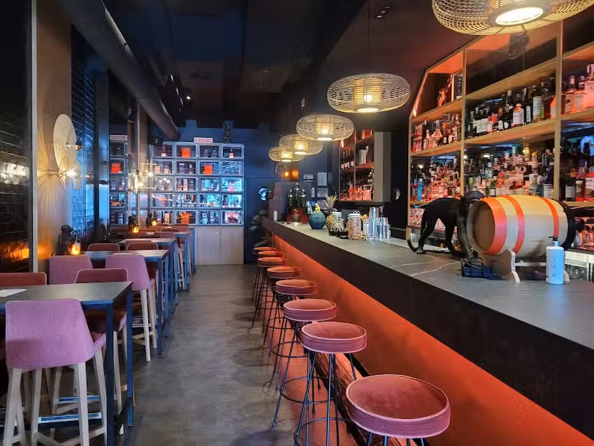 Fiero Cocktail School Bar