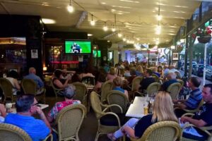 Finnegan’s Live Music Irish Pub