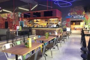 Freestyle Cantina: Sports Bar con Bolera