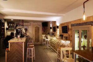 Gastrobar Ll&aacute;mame Lola