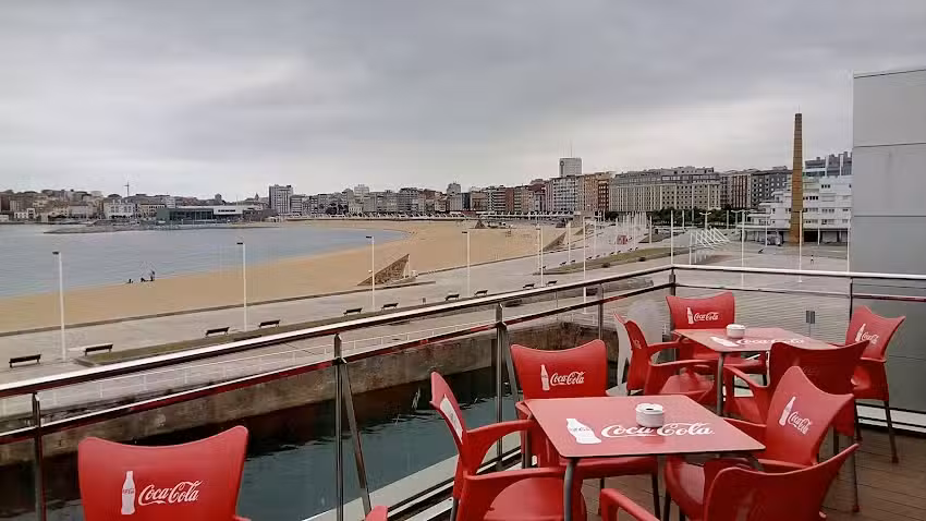 Gij&oacute;n Kraken Beach Bar