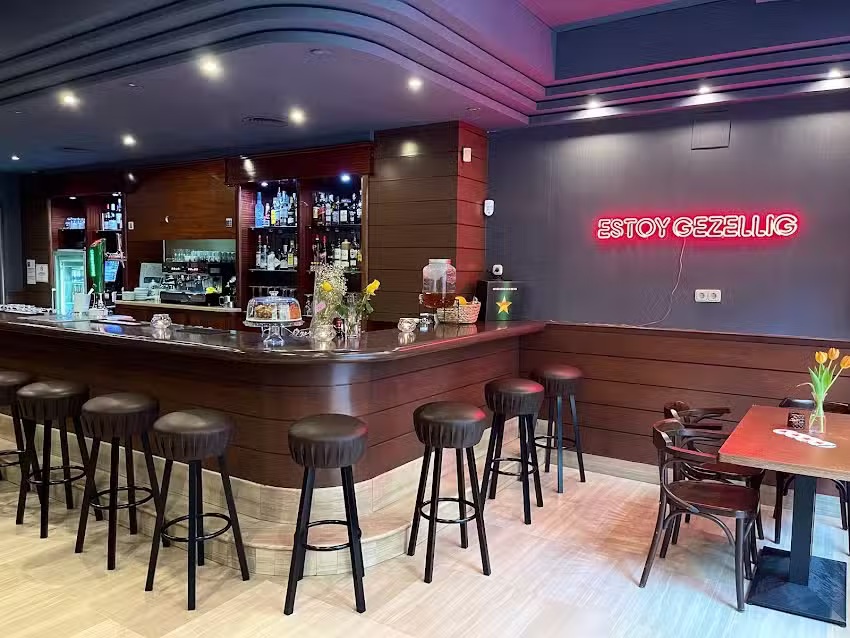 Grand Caf&eacute; Gezellig