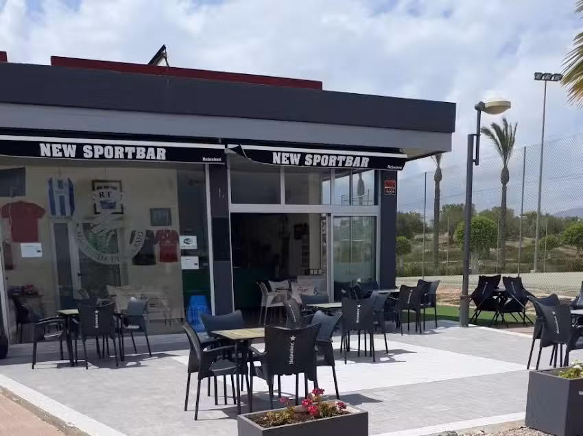 Hacienda del Alamo Sports Club & Bar