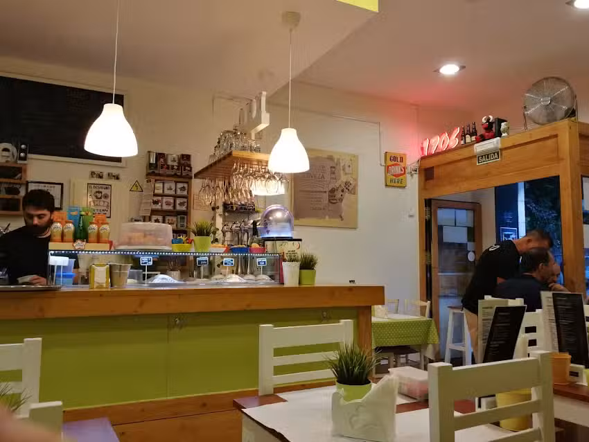 Hamburgueser&iacute;a bocetar&iacute;a Caf&eacute; Bar Km-0