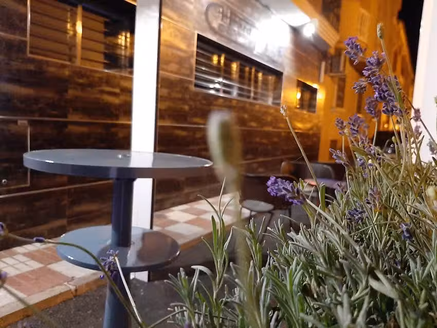 Hard Blue Caf&eacute;