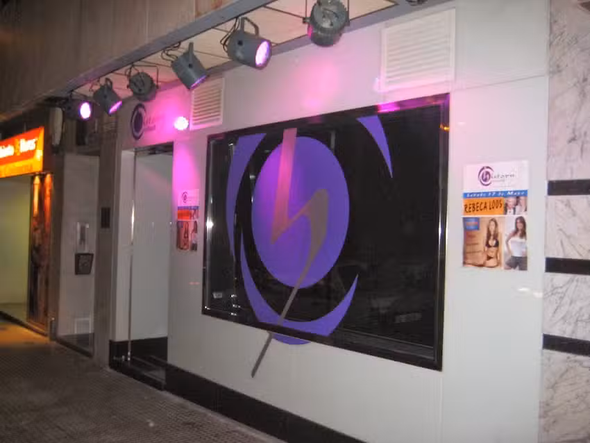 History Caf&eacute; Pub