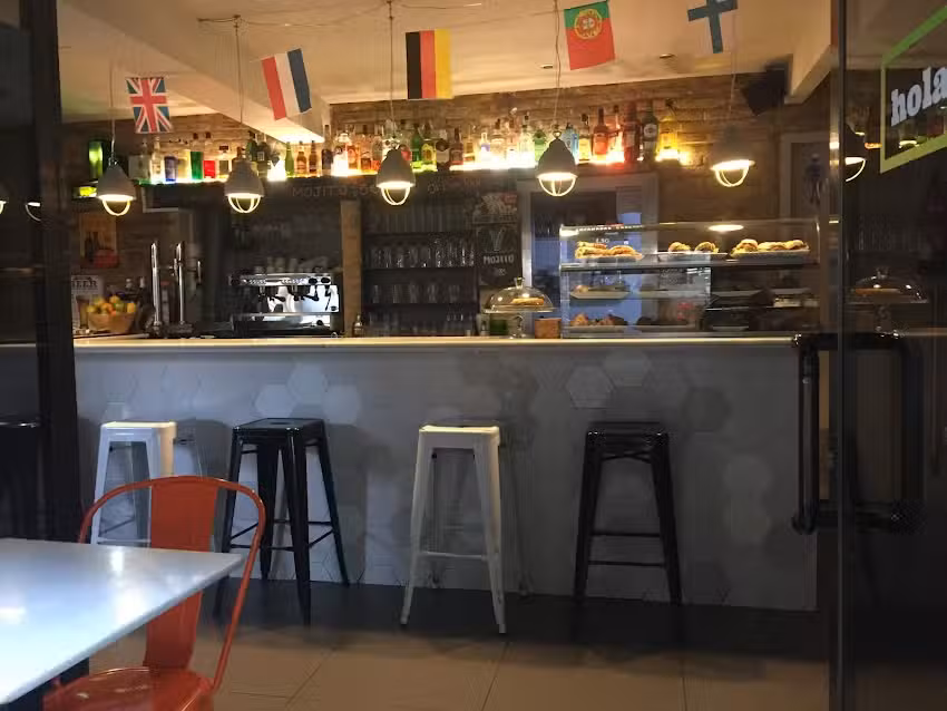 Hola Bar & Cocktails