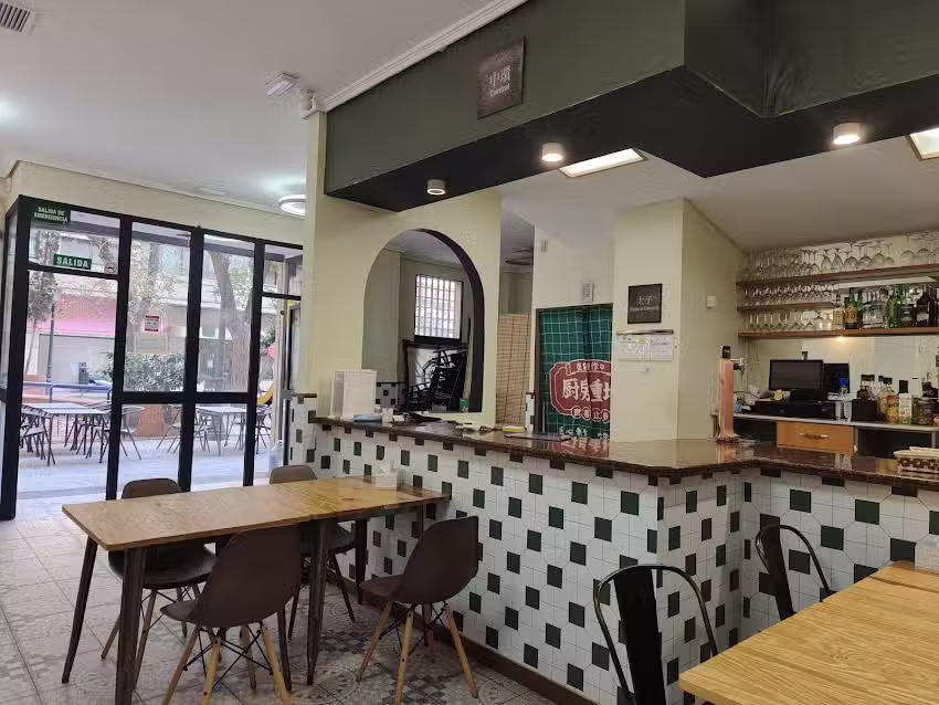 Hola Ya Bar & Restaurante 正宗重庆武汉卤味小吃