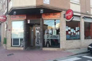 Holiday Caf&eacute;-Bar