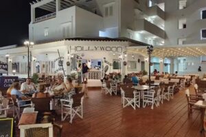 Hollywood Bar & Dinner