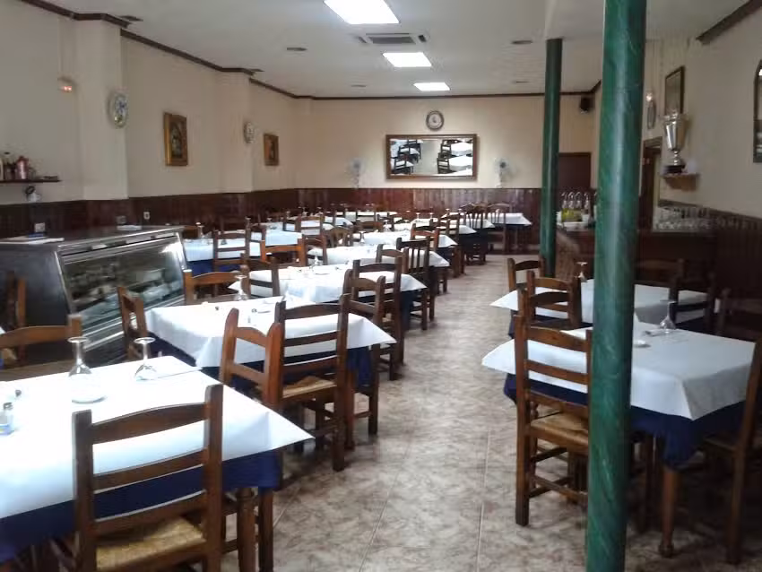 Hostal Restaurante &ldquo;El Cruce De Barrax&rdquo;