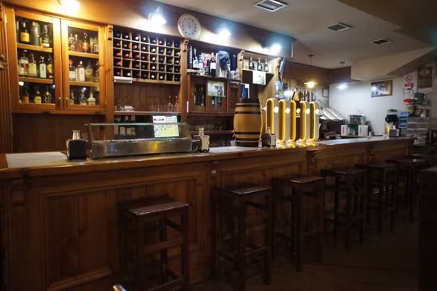 Hosteler&iacute;a Restaurante El P&aacute;jaro