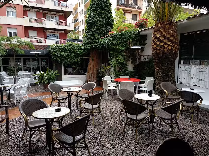 Hotel Restaurante VOSTRA LLAR &ndash; Palam&oacute;s