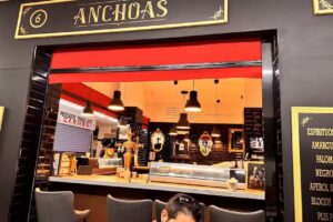 INSENSATO. Verm&uacute; y anchoas.