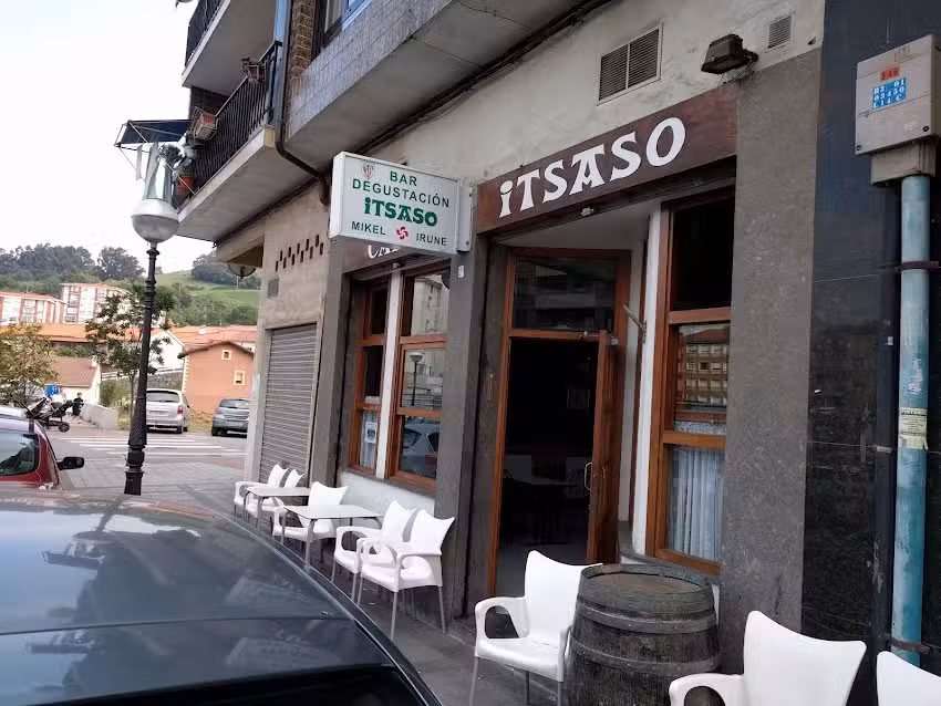 Irune Rojo Causo(Bar Itxaso)