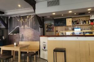 Iski&ntilde;a Taberna eta Ostatua