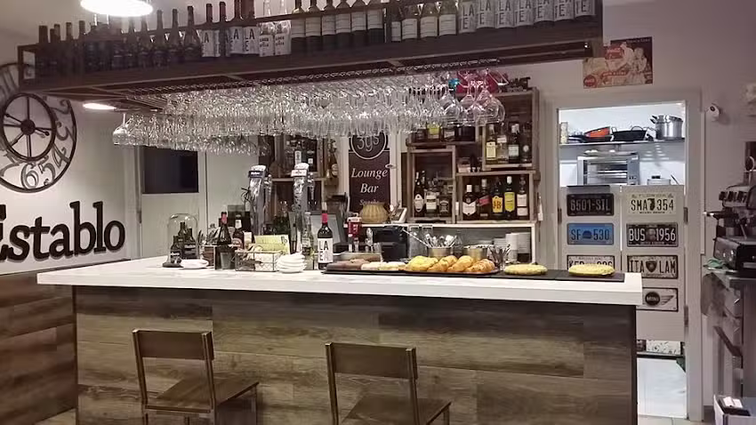 Ivonne Lounge Bar