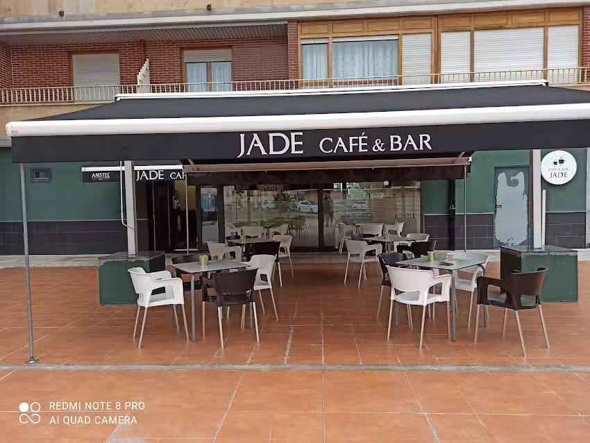 JADE Caf&eacute; & Bar