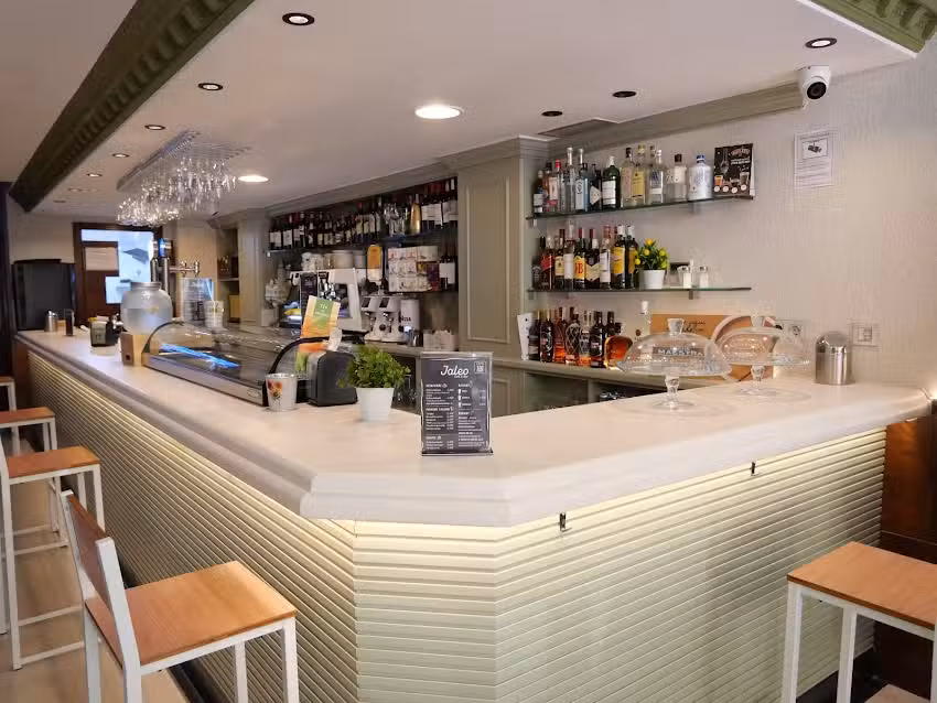 Jaleo Caf&eacute; & Bar