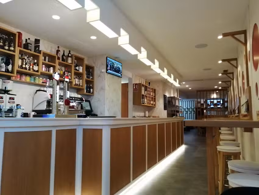 JAZBA Caf&eacute; Bar