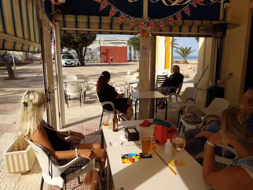 JJ&rsquo;S British Cafe Bar
