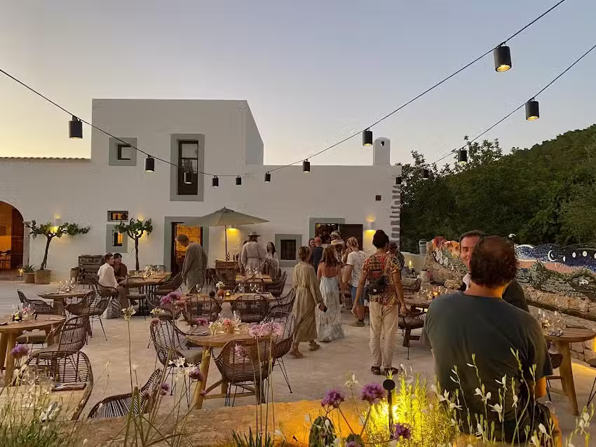 Juntos House Restaurant & Boutique