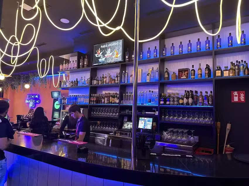 KAMPERO Caf&eacute; & Copas