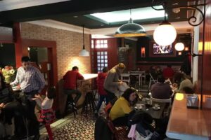 Katxis la taberna el beso