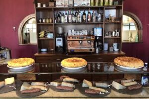 L&rsquo;Antigualla Classic bar- Burger, Bocatas, pizzas y platos combinados, tapas en Tremp