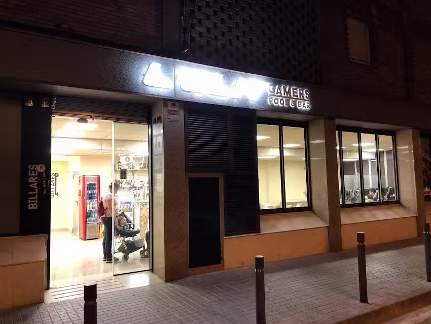 L&acute;Elit Sport Pool & Bar