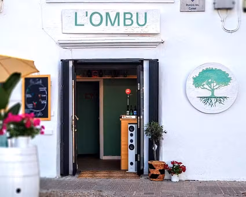 L&rsquo;Omb&uacute; Bistro s.l 🌳🌴