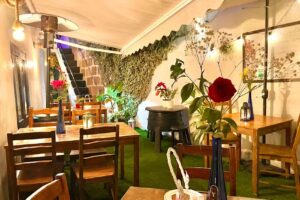 La Abad&iacute;a Gastrobar & Lounge