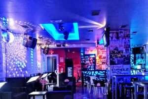 LA CHICA DE AYER (Bar Musical)