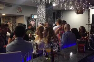 La Chica de Ayer &ndash; M&oacute;stoles