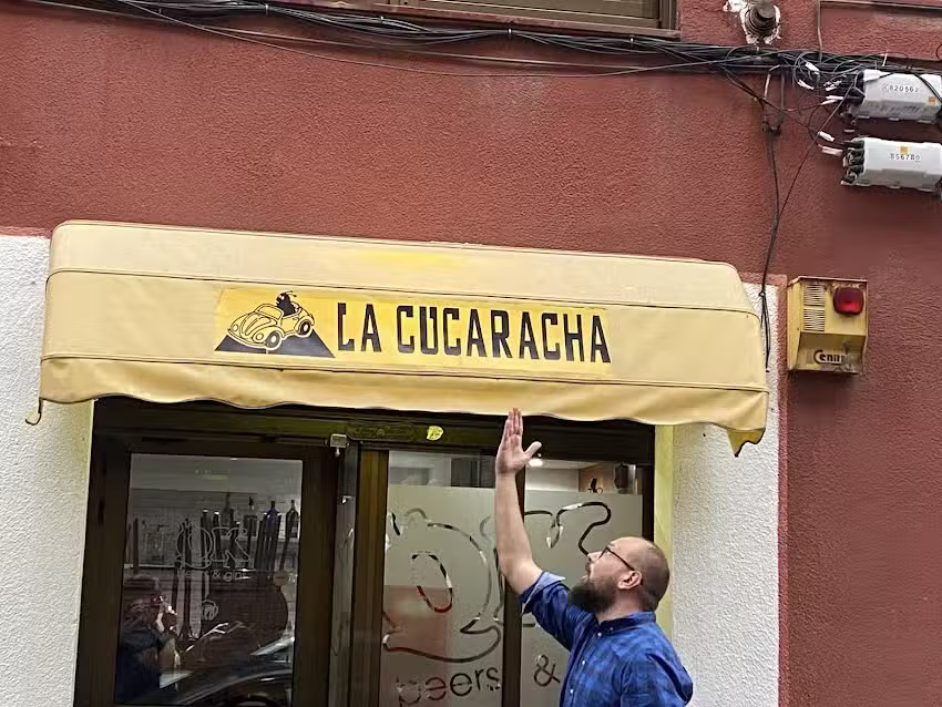 LA CUCARACHA Bar Musical