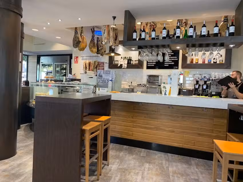 La Cueva de 1900 / Caleta