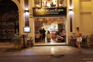 La Cueva de 1900 / Larios