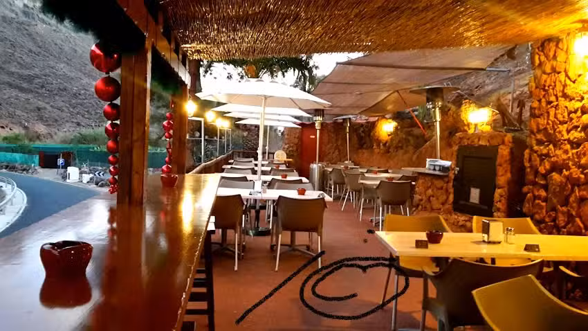 La Cuevita Ayagaures